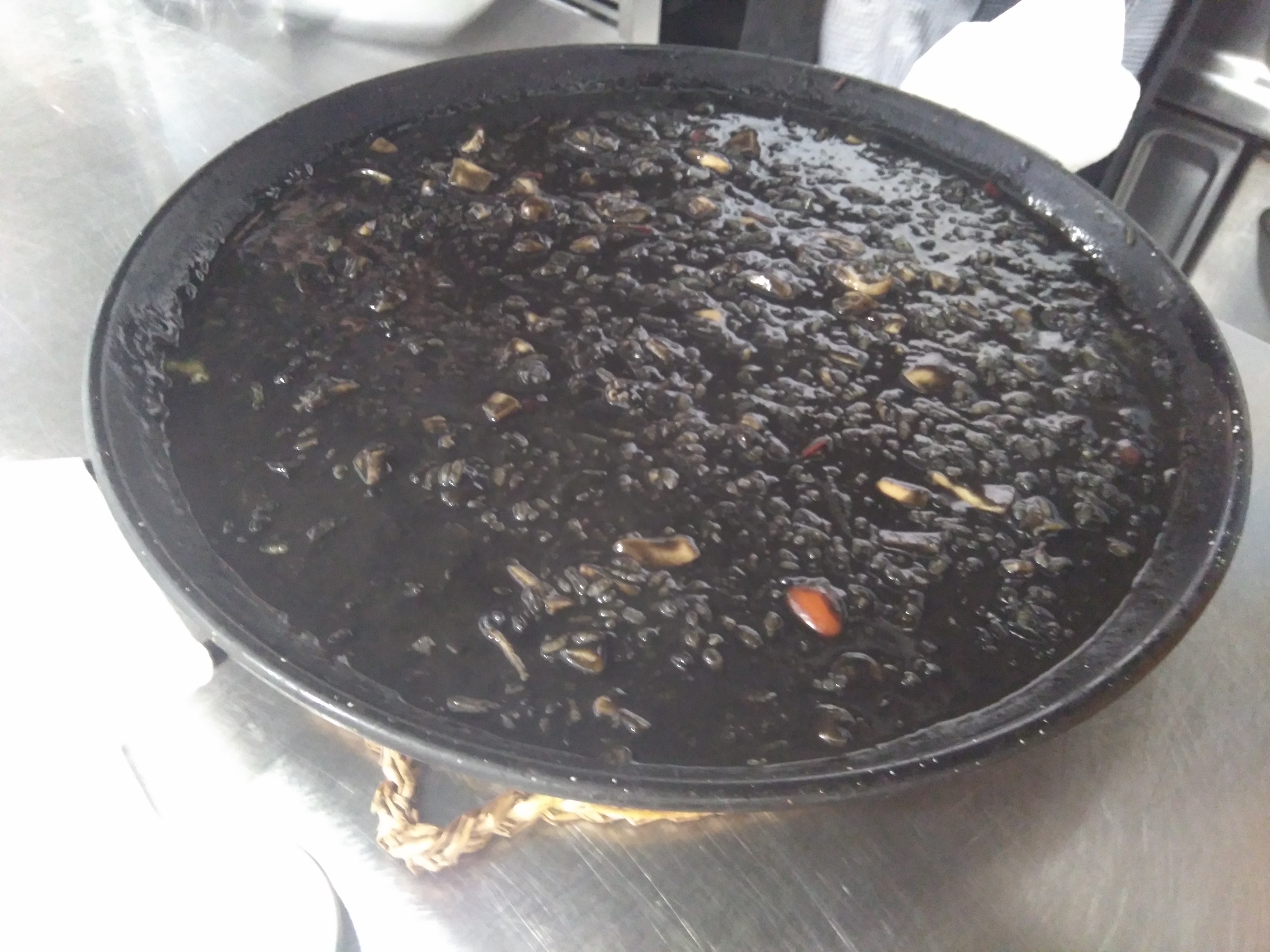 Arroz negro con chocos
